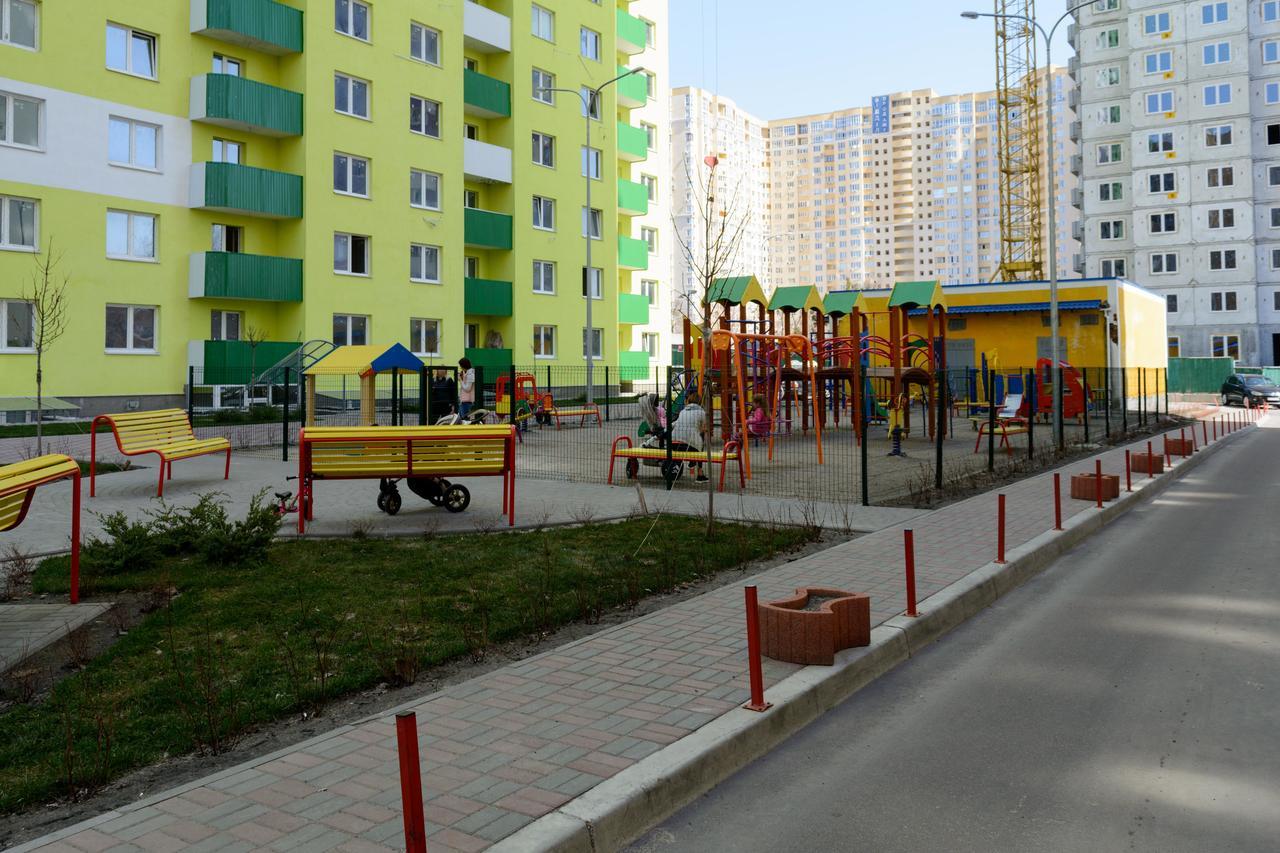 Комфортні Мині-Апартаменти Студіо На Юлії Здановської Kyiv Exterior photo